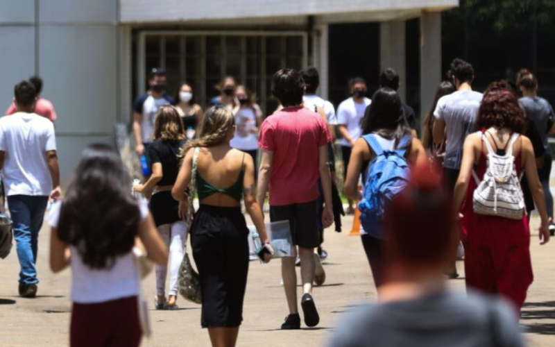 Prazo para pedir a isenção da taxa de inscrição do Enem começa nesta segunda (14)