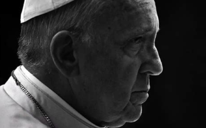PAPA FRANCISCO MORRE AOS 88 ANOS E DEIXA LEGADO DE HUMILDADE, FÉ E CORAGEM