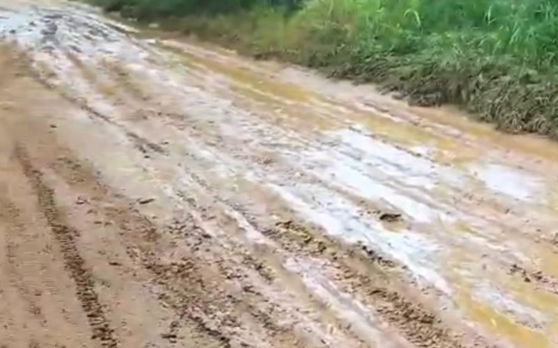 Chuva Forte Aumenta o Desespero da População de Jaíba: Obras Paralisadas e Ruas Intransitáveis